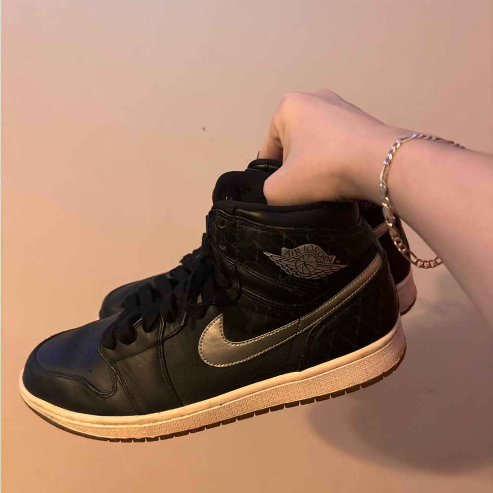 Nike Black Low-Top Sneaker with White Label